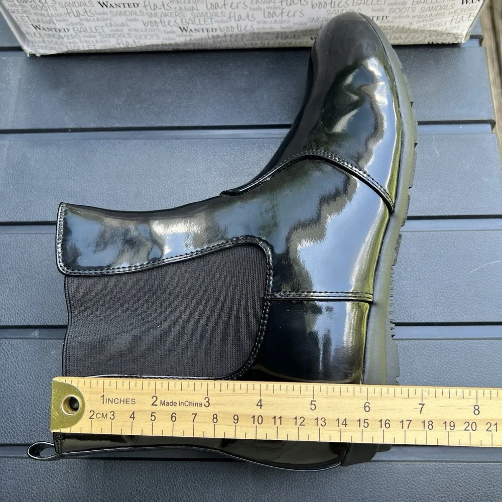 Bumble Black Wanted Rain Boot 10M Slip On 454105 EUC Shiny Ankle Boots